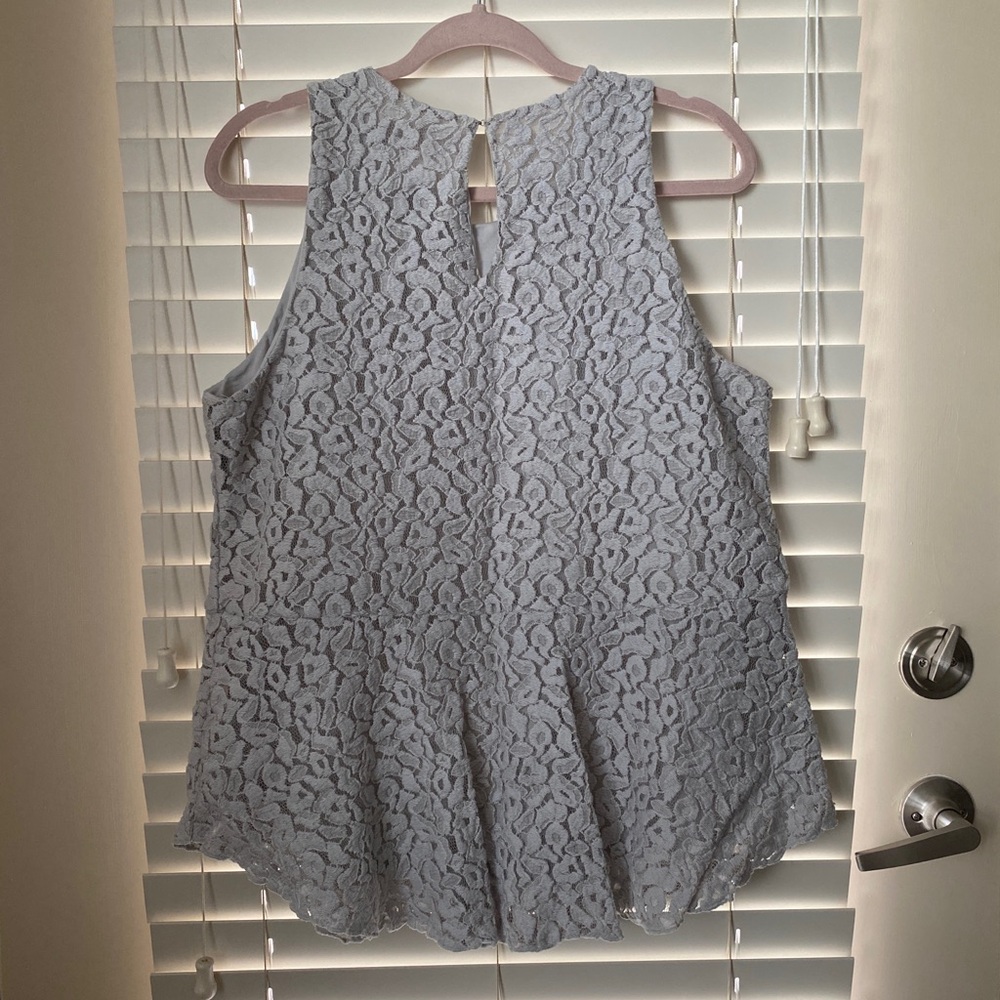 LOFT Dove Gray Lace Peplum Sleeveless Top ⬜️ - Picture 5 of 13